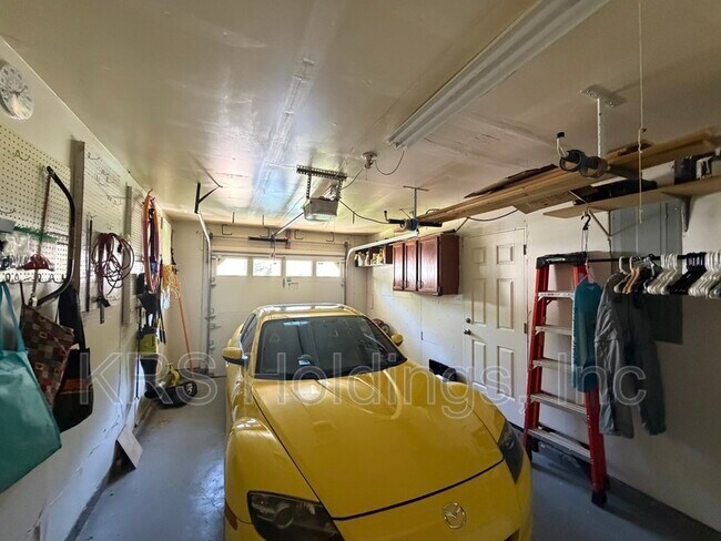 Building Photo - 3877 Sherman Oaks Ave