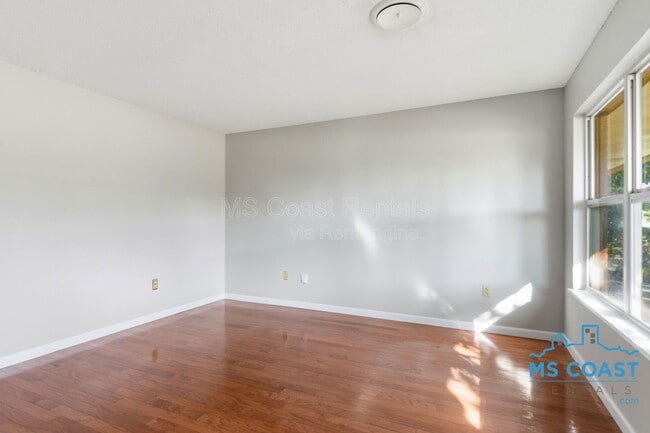 Building Photo - 339 Hilton Ave