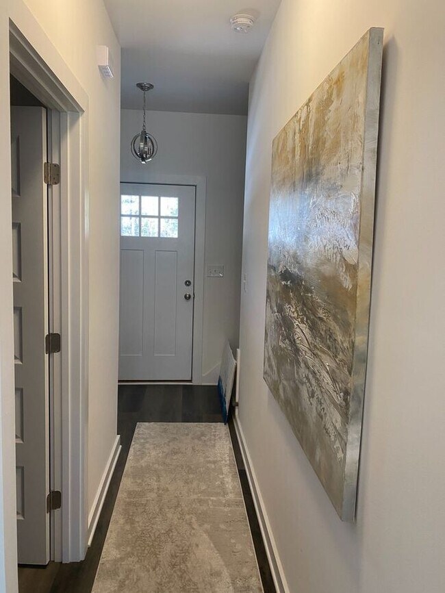 Building Photo - COMING SOON! 4 Bedroom Home. Poplar Masonboro Loop Location, Top schools! Garage