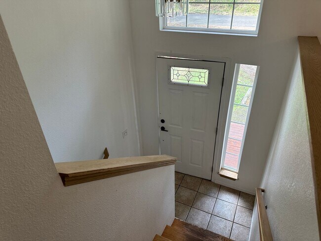 Building Photo - 3 BR Home in Clearwood