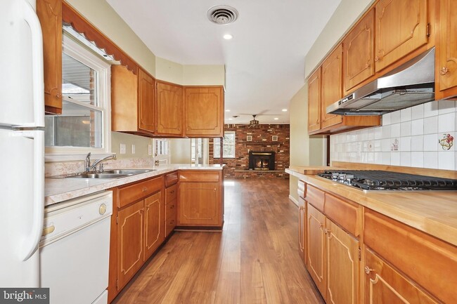 Building Photo - 10624 Marbury Rd