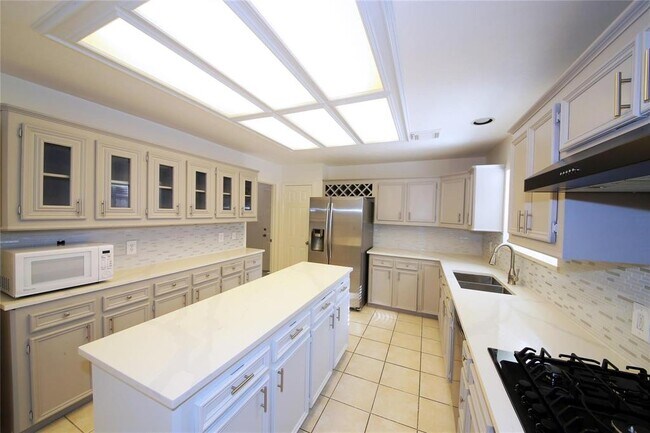Building Photo - 14814 Forest Trails Dr
