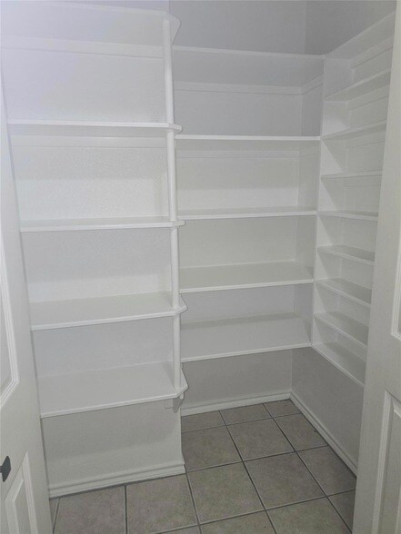 Building Photo - 1811 W Spanish Oak Dr