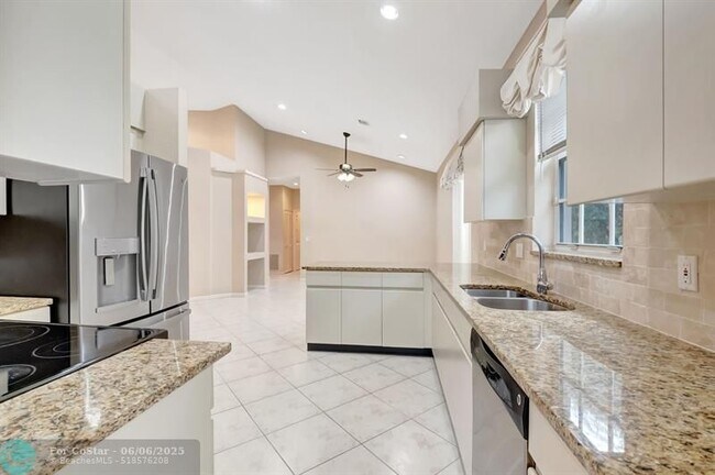 Building Photo - 11081 Springbrook Cir