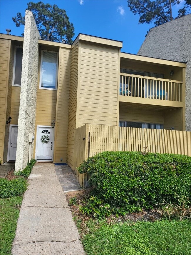Building Photo - 3922 Lakewood Dr