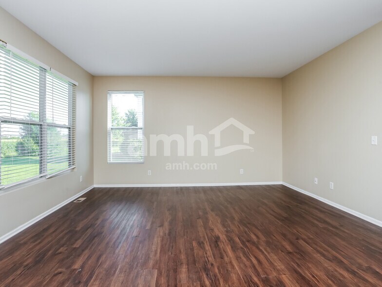 Building Photo - 605 Country Brook Ln