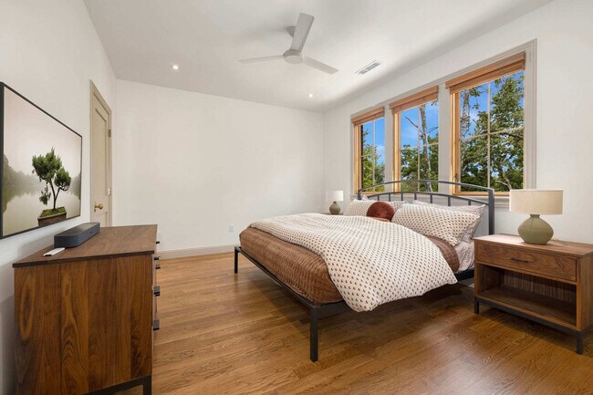 Building Photo - 501 NW B St