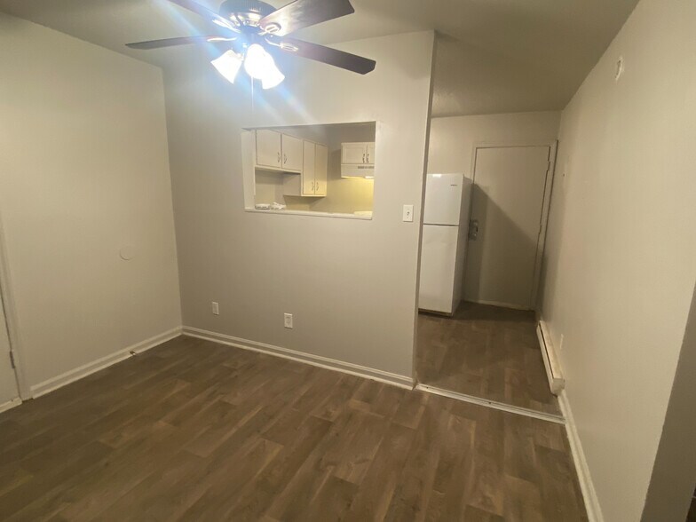 Building Photo - Room in Condo on Alamance Church Rd