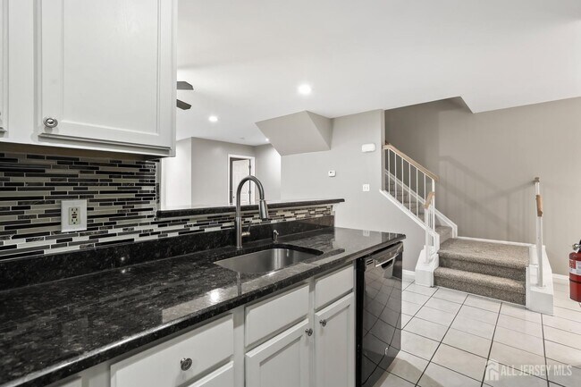 Building Photo - 1707 Ridgeview Ct