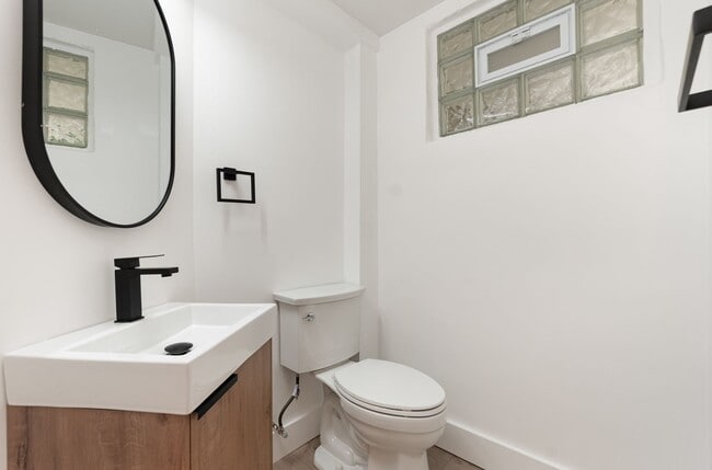 Building Photo - Modern Elegance Meets Mt. Lookout Charm – ...