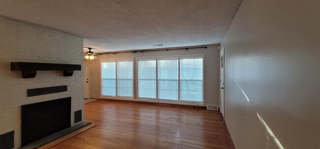 Building Photo - 3810 E Pawnee Ct