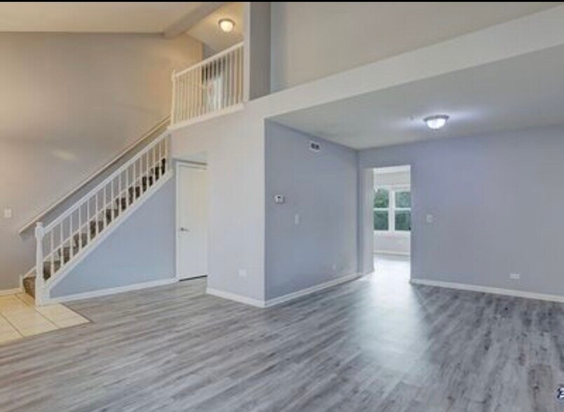 Building Photo - 486 Buckingham Dr