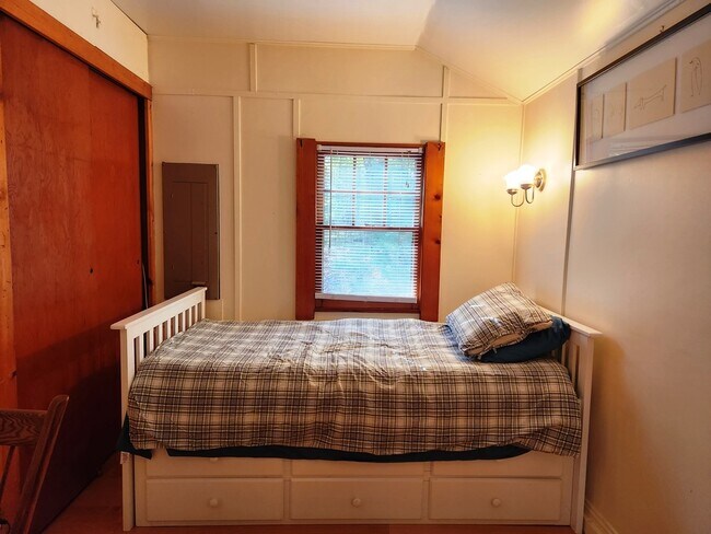 Building Photo - 116 Highland Ave