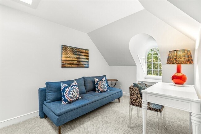 Building Photo - 2 Phillips Pond Rd