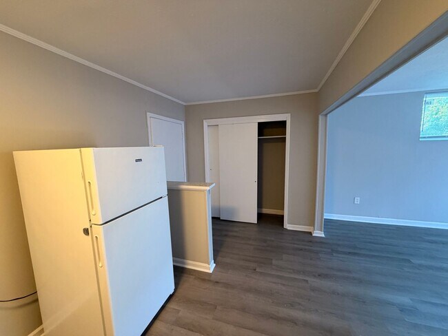 Building Photo - 1 Bedroom, 1 Bathroom close to public transportation in the Heart of Lexington