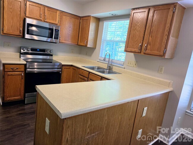 Building Photo - 5401 Groveton Ct