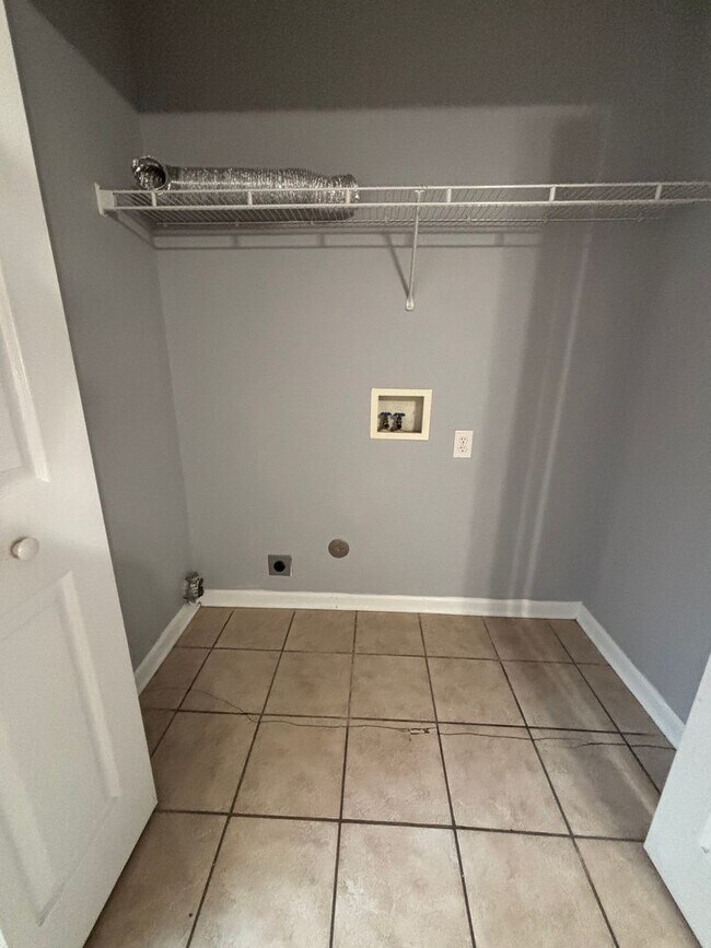 Building Photo - 216 Springfield Cir