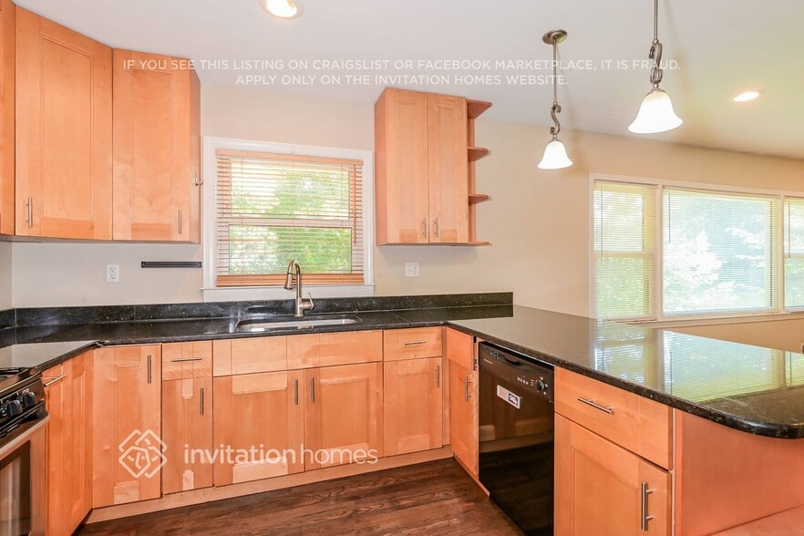 Building Photo - 1814 Flintwood Dr SE