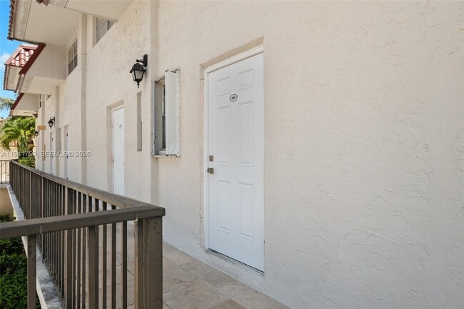 Building Photo - 6703 N Kendall Dr