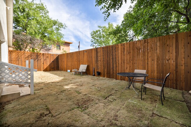 Building Photo - 212 N Magdalen St