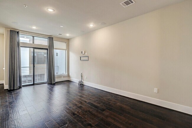 Building Photo - 2401 Crawford St