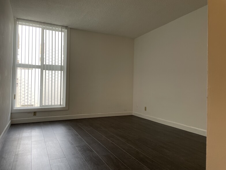 Building Photo - 320 S Gramercy Pl