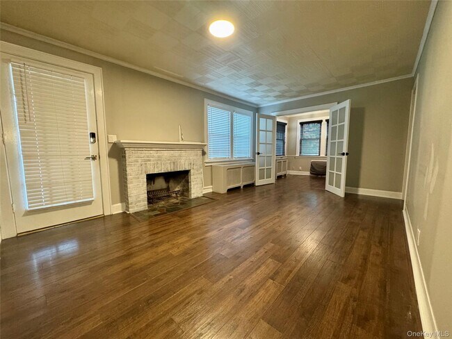 Primary Photo - 305 Columbus Ave