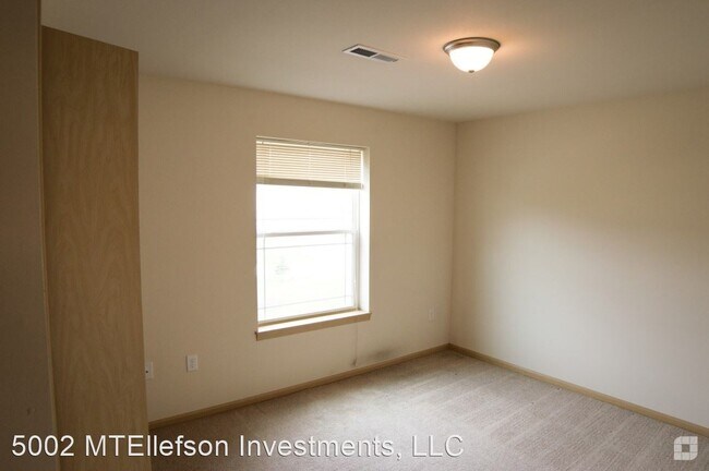 Building Photo - 5002 Siggelkow Rd