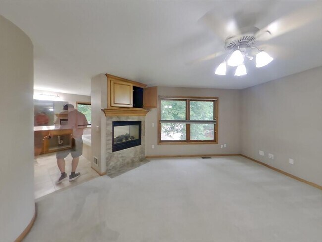 Building Photo - 8915 Umbria Pl N