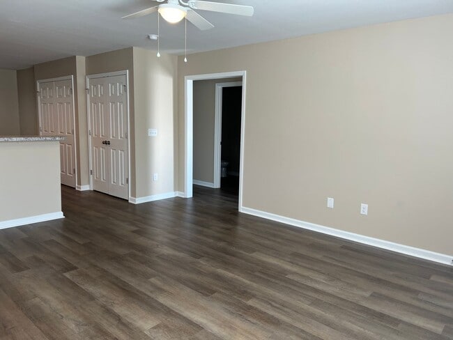 Building Photo - Nice 2 bedroom, 2 bath Duplex