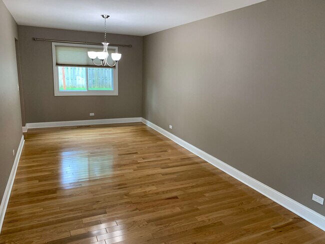 Building Photo - 30W181 Country Lakes Dr