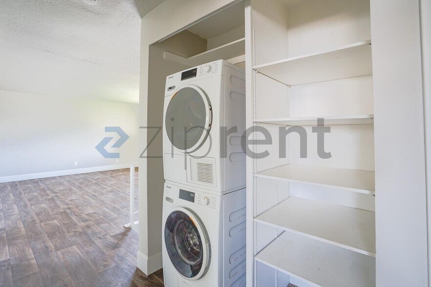Building Photo - Unit Unit A