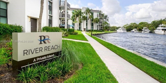 Building Photo - 900 River Reach Dr