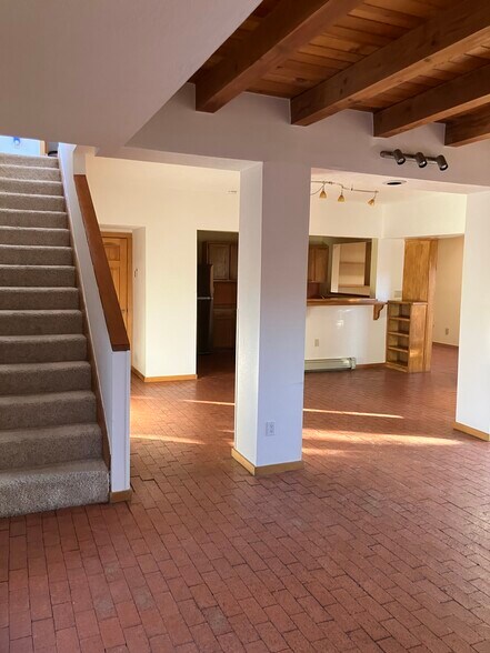 Building Photo - 3228 1/2 La Avenida de San Marcos