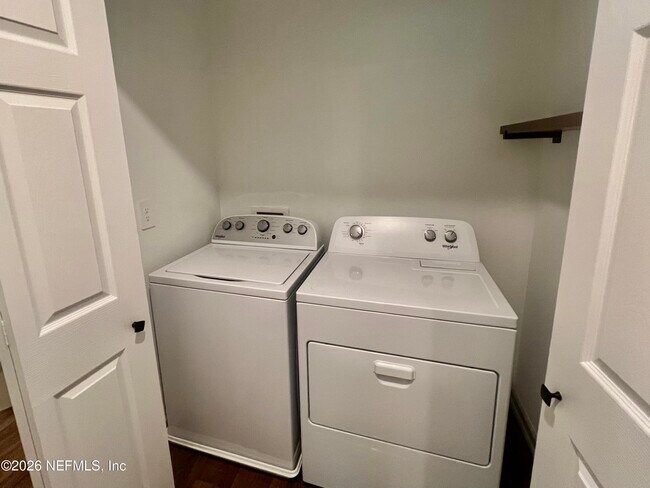 Building Photo - 656 Celtic dr