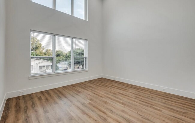 Building Photo - 2343 Hondo Ave