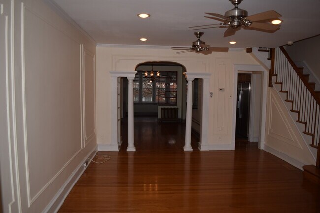 Building Photo - Regal Rowhome! 3 Beautiful Finished Levels!