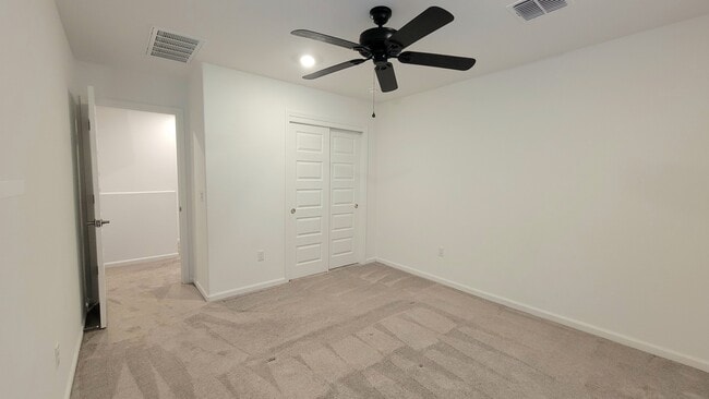 Building Photo - 7152 W Vineridge Dr