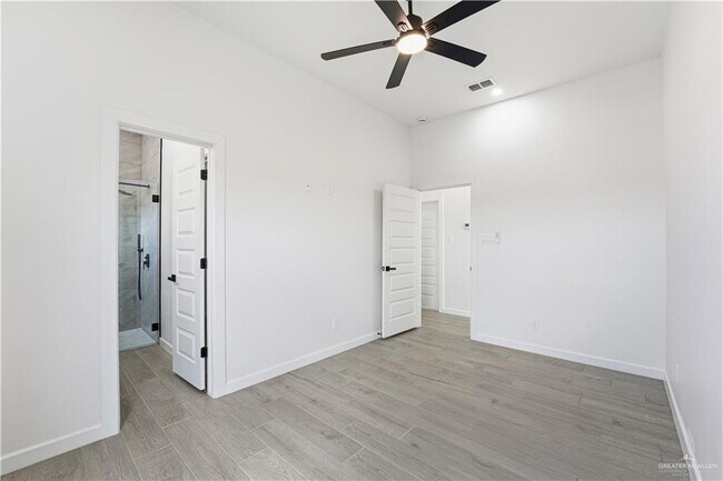 Building Photo - 12 Notre Dame Ave