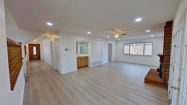 Building Photo - 5913 E Tiber Dr