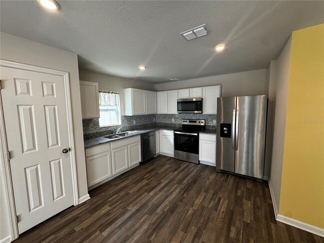 Building Photo - 1721 Nebraska Loop