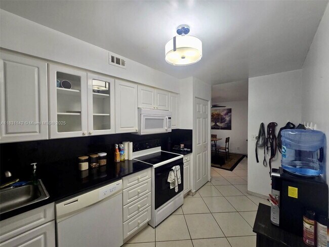 Building Photo - 6770 Indian Creek Dr