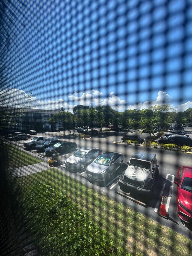 Building Photo - ONE BEDROOM ONE BATHROOM!! WATERFRONT COMMUNITY