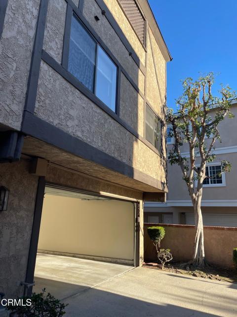 Building Photo - 852 N Monterey St