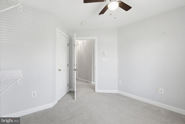 Building Photo - 10635 Hillingdon Rd