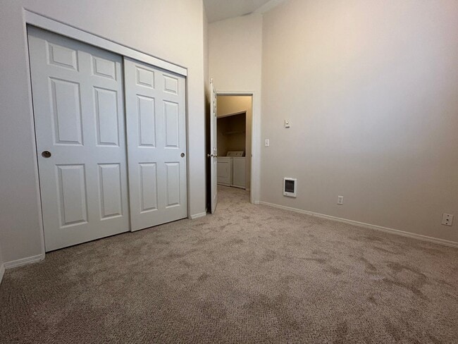 Building Photo - Three Bedroom Duplex