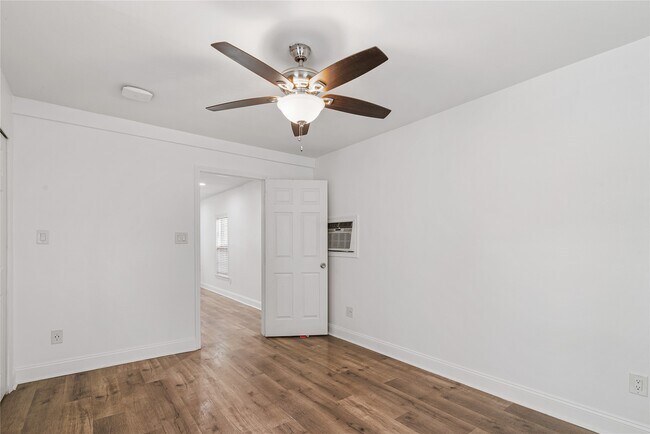 Building Photo - 320 Coronado St