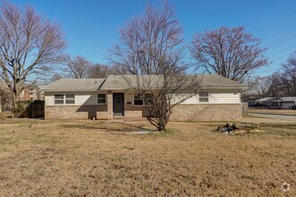 Building Photo - Updated 3 bedroom, 1 bathroom house