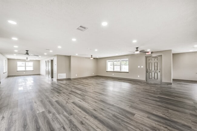 Building Photo - 9030 Almeda Genoa Rd