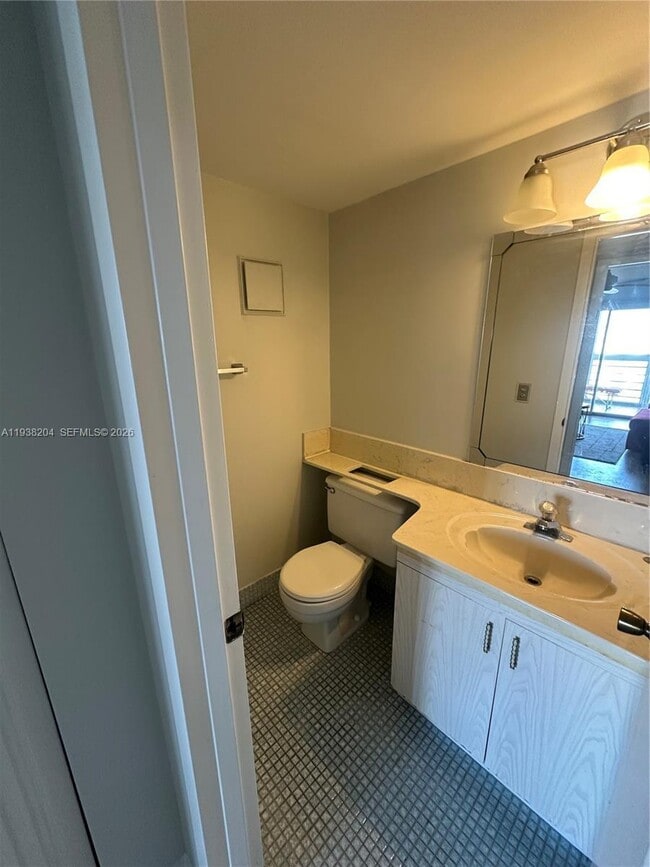 Building Photo - 3043 Exeter